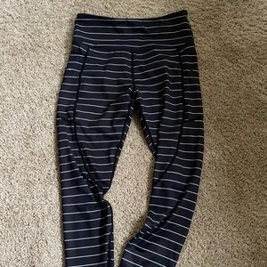 Zyia black and white stripe Capri with pockets